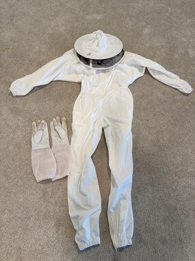 Beekeeping Suit with Veil and Gloves - White